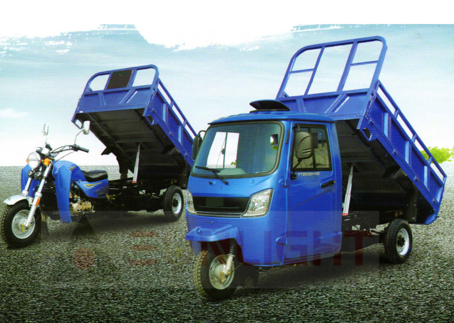 Le camion à benne basculante de tricycle de cargaison d'essence pour l'automobile hydraulique de déchargeur de cabine fermée de transport déchargent fournisseur